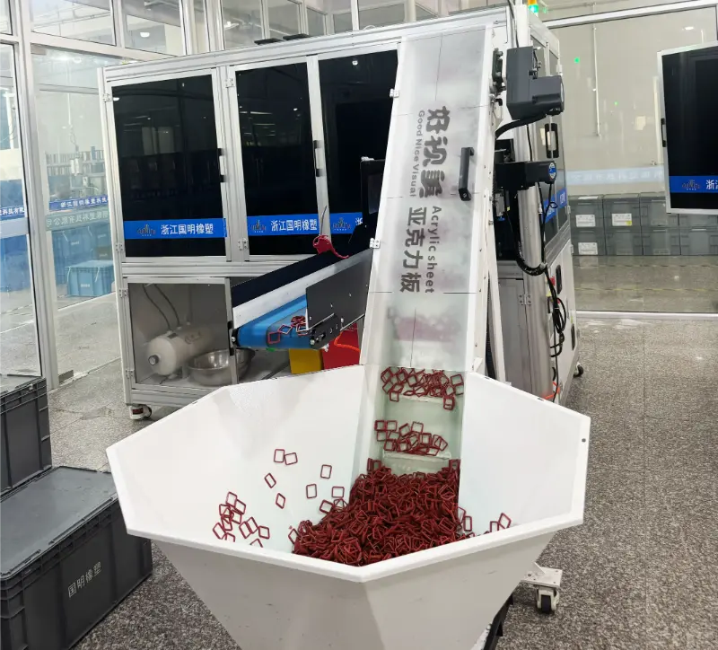 Proč projdou laboratorními testy, ale v terénu neuspějí? Analýza 3 nejčastějších bodů bolesti v těsnění konektorů pro automobily